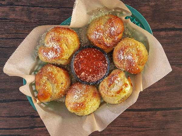 Garlic knots with marinara