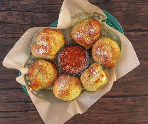 Garlic knots with marinara